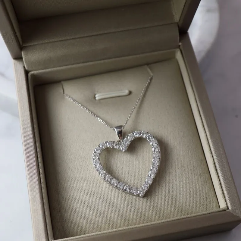 CHRISTMAS JEWELLERY THAT STANDS OUT